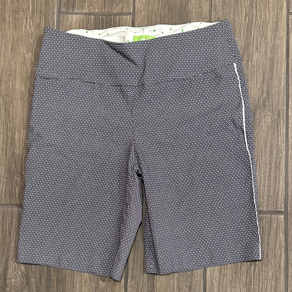 SWING Black and White Patterned Golfing Shorts with Four Pockets. Size 12.